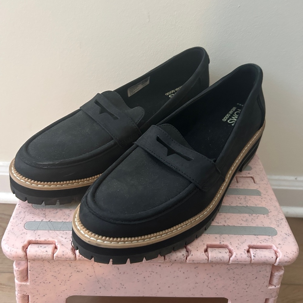 Women's Tom’s Black Loafers